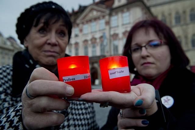 Pietní shromáždění u příležitosti výročí únorového komunistického převratu uspořádala platforma Bezkomunistů.cz 25. února na Staroměstském náměstí v Praze.