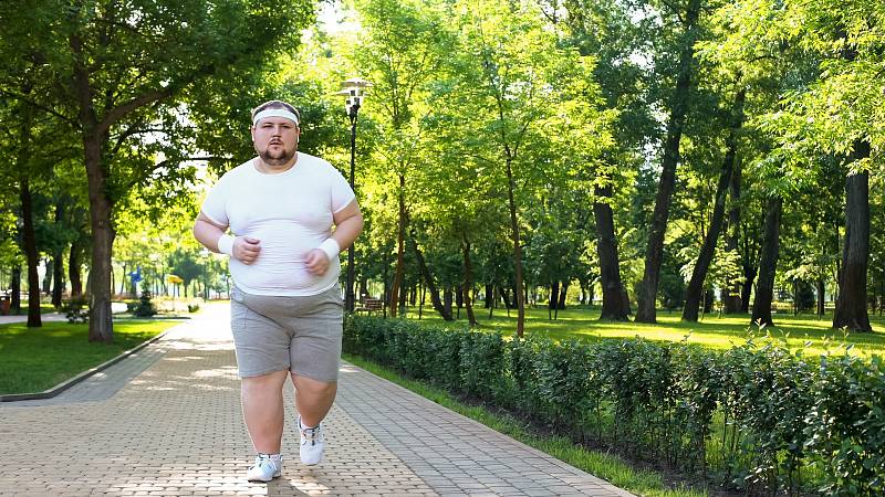 Obezita vždy komplikuje plodnost, proto by muži, kteří plánují početí potomka, měli začít včas hubnout