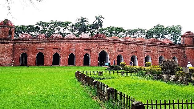 Bangladéšká lokalita Bagerhat má přezdívku Město mešit. Podle Světového památkového fondu je ale tato památka v ohrožení.