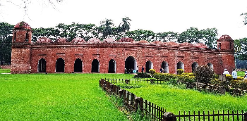 Bangladéšká lokalita Bagerhat má přezdívku Město mešit. Podle Světového památkového fondu je ale tato památka v ohrožení.