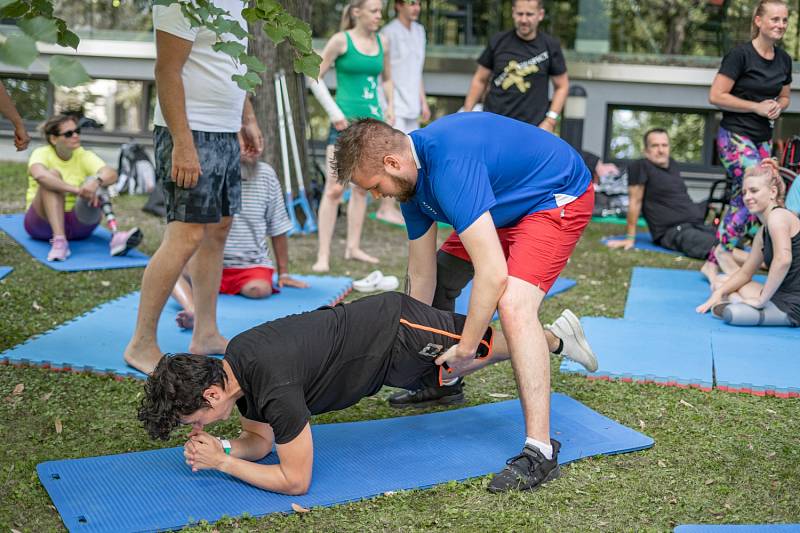 Pacienty netradiční sportovní odpoledne na Malvazinkách natolik pohltilo, že se nevzdali u žádné akrobatické sestavy