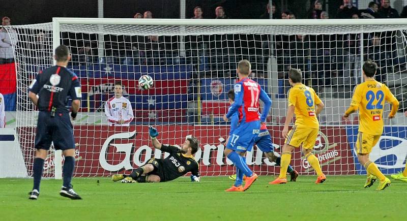 Fotbalové utkání Jihlava vs. Plzeň, 9. 11. 2014. Druhá vstřelená branka.