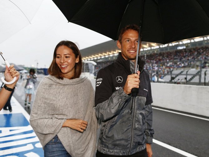 Jenson Button s manželkou Jessicou Michibataovou.