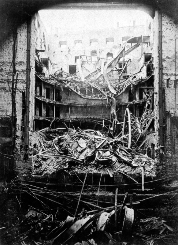 Pohled do interiéru Národní divadla po požáru v roce 1881
