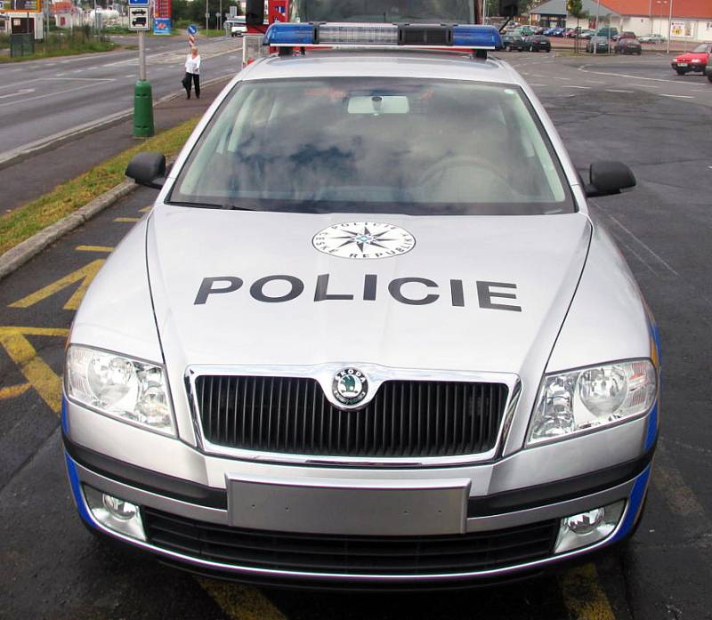 Nová policejní Škoda Octavia na parkovišti v Mladé Boleslavi, nedaleko automobilky Škoda Auto. 