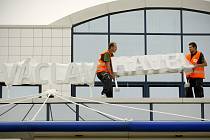 Nový název pražského letiště – Letiště Václava Havla Praha se jako první objevil 17. září na třetím terminálu, který je určeny pro odbavování soukromých letů.