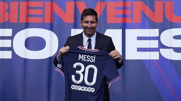 Lionel Messi s dresem Paris St. Germain.
