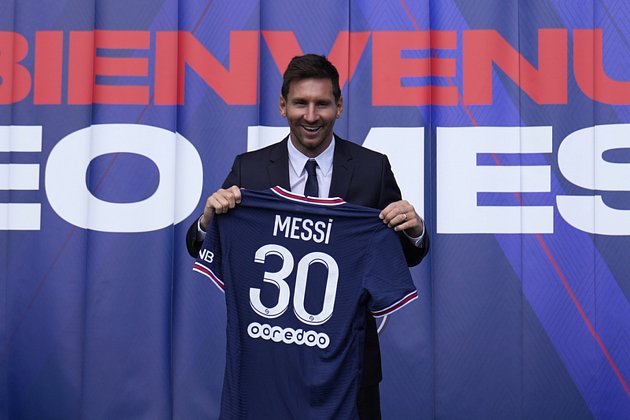 Lionel Messi s dresem Paris St. Germain.