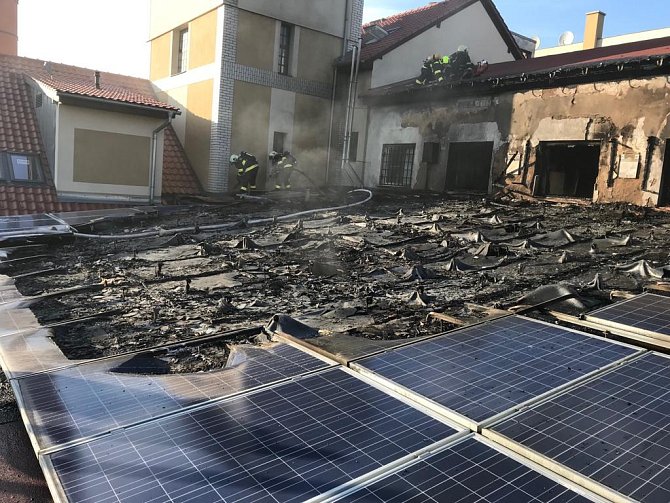 Požár školky a obchodního centra v Říčanech