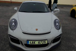 A opakovaně se pokouší zbavit unikátního Porsche