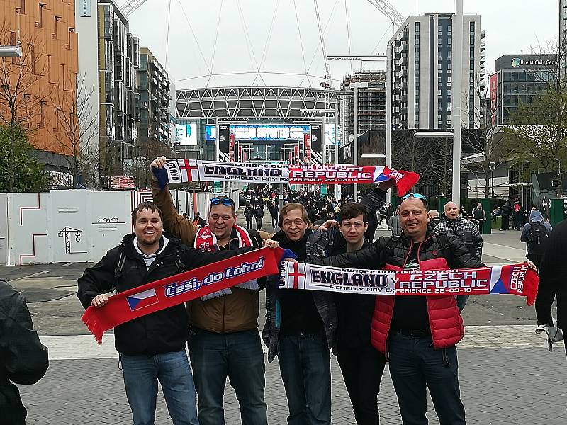 Fanoušci z Pardubického kraje na zápase Česka s Anglií ve Wembley.