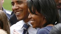 4	Rodinnou kartu samozřejmě vynáší i Barack Obama. Během kampaně v pensylvánské osadě Blue Bell ho doprovázela manželka Michelle. 