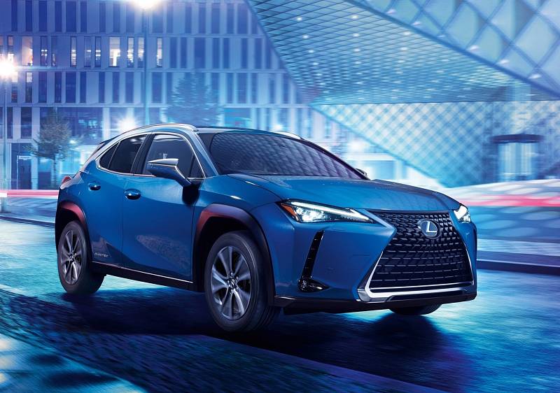 a první elektromobil z produkce koncernu Toyota Lexus UX300e