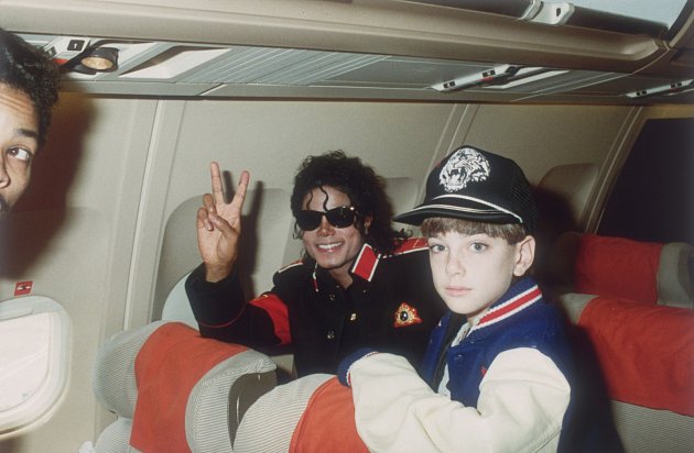 Michael Jackson s malým Jamesem Safechuckem v dokumentu Leaving Neverland