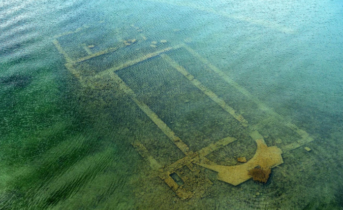 Pozůstatky baziliky v tureckém jezeře Íznik