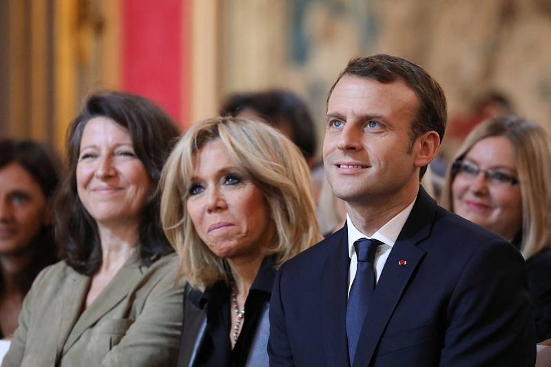 Emmanuel Macron s chotí. Ilustrační snímek