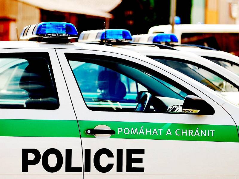 Policejní inspekce se zabývá okolnostmi, za nichž přišla o život pražská policistka. Podle dostupných informací zemřela vlastní rukou zhruba před dvěma týdny v budově pražského policejního ředitelství, údajně se zastřelila služební zbraní.
