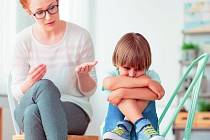 Pro rodiče může být přijatelnější a méně zraňující vidět problém u dítěte, než si přiznat, že něco nedělají až tak úplně správně