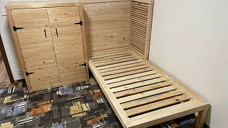 Ekonom z Třebíče vyrobil super postel i komodu z dřevěných palet. Za dva  tisíce - Prachatický deník