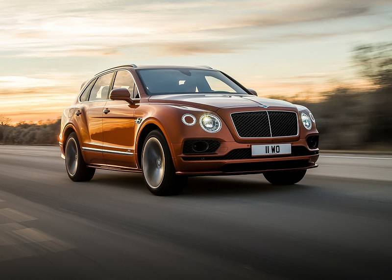 Bentley Bentayga W12. 0-100 km/h za 4,1 s. Maximální rychlost 301 km/h. Cena: 7 990 000 Kč.