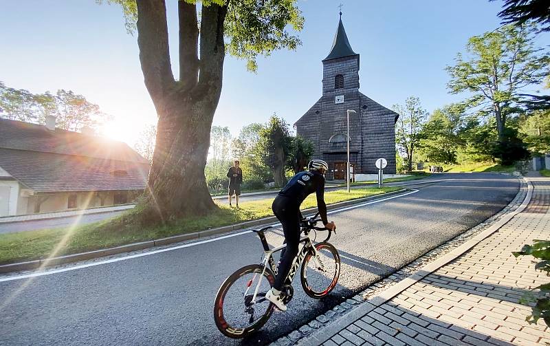 Nejdelší ultracyklistický závod v Evropě: Race around Czechia & Slovakia (RACAS). Daniel Polman z Nové Paky.