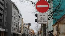 V Karlíně můžou cyklisté i do protisměru