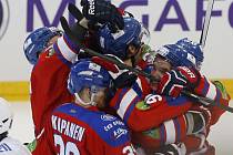 Hokejisté pražského Lva se radují: finálovou sérii KHL s Magnitogorskem vyrovnali na 3:3.