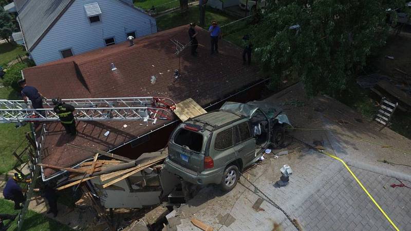 Najít auto na střeše svého domu musí být opravdu nepříjemný zážitek.