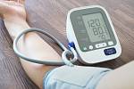 Rizikové jsou dlouhodobé hodnoty krevního tlaku 140/90 a vyšší (optimální krevní tlak je 120/80)