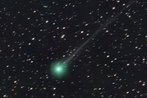 Kometa Nišimura má nazelenalý ohon