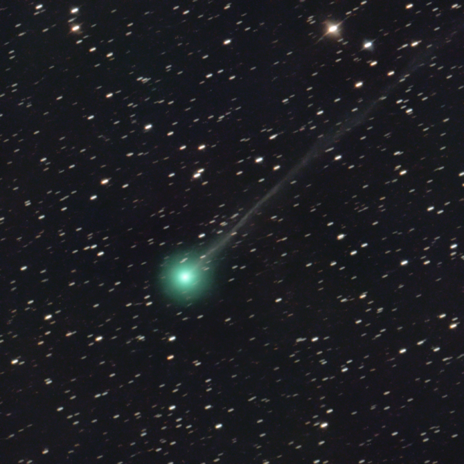 Kometa Nišimura má nazelenalý ohon