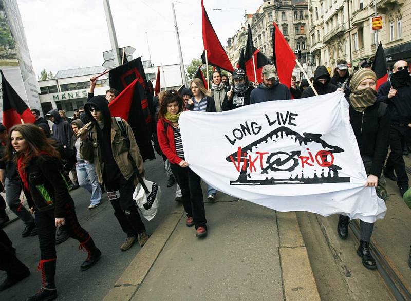 1. května se sešlo několik desítek anarchistů na Střeleckém ostrově, odkud pokračovali na Palacké náměstí. Akce byla zakončena hudebním festivalem na Císařské louce.