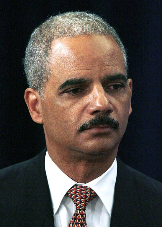 Ministrem spravedlnosti se stane Eric Holder. 