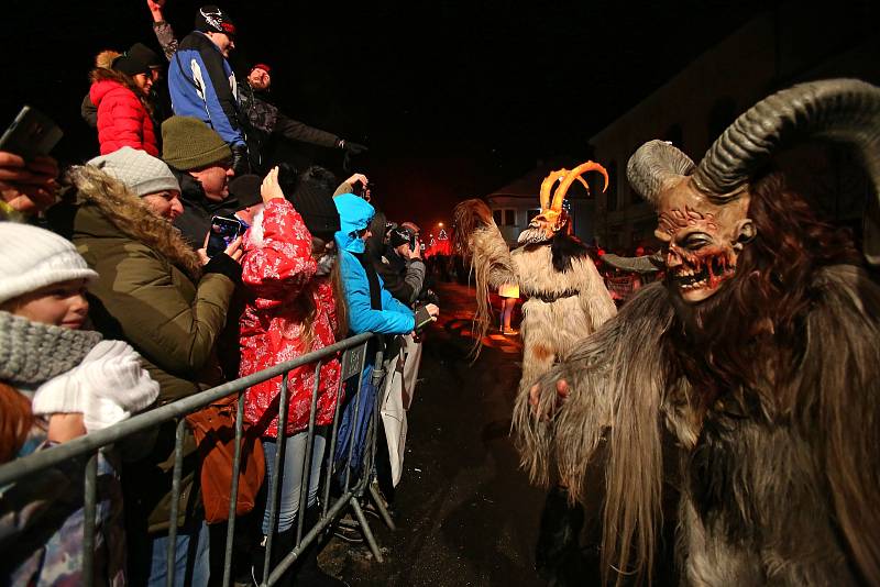 Kaplici po roce opět navštívili Krampusáci.