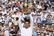 Novak Djokovič po výhře na Wimbledonu 2022