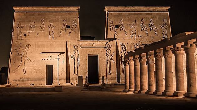 Jak voněl starověký Egypt? Vědcům se podařilo namíchat Kleopatřin parfém -  Moravskoslezský deník