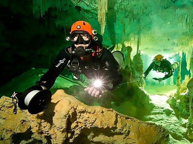 Největší systém podvodních jeskyní na světě, který byl dosud objeven. Je dlouhý 347 kilometrů.