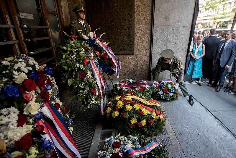 Pietní shromáždění k uctění památky objeví sovětské okupace z roku 1968 proběhlo 21. srpna před Českým rozhlasem v Praze.