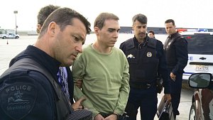 Luka Rocco Magnotta v roce 2012, kdy ho policie zadržela po útěku do Evropy.