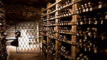 Archivní vína se uchovávají v podzemí o konstantní teplotě kolem dvanácti stupňů Celsia.