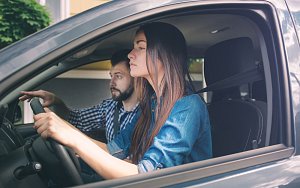 Od ledna budou dostávat šoféři v Česku řidičský průkaz na zkoušku. Novinka se ovšem nevztahuje pouze na budoucí řidiče