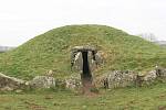 Bryn Celli Ddu, starověké rituální místo ve Walesu zřejmě sloužilo podobným účelům jako slavné Stonehenge