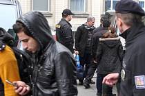 Policie 15. dubna převezla 16 křesťanských uprchlíků z Iráku na služebnu v centru Ústí nad Labem. 