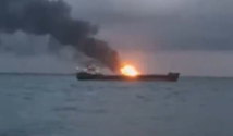 V Kerčském průlivu hoří lodě.