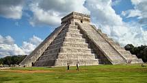 Pyramida El Castillo v Chichén Itzá