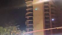 Nedaleko amerického Miami Beach se zřítila část výškové budovy.
