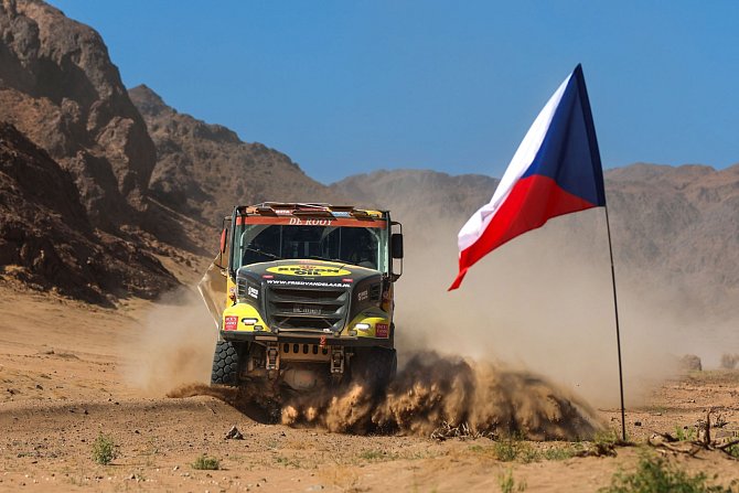 Posádky Rallye Dakar se blíží do cíle.