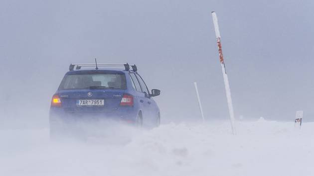 Česko potrápí silný vítr. Mohou se tvořit sněhové jazyky, varují meteorologové
