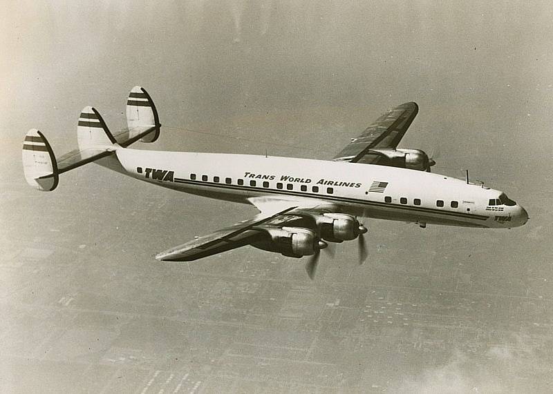 Letadlo Lockheed L-1049A Super Constellation společnosti TWA. Přesně takový letoun byl účastníkem kolize nad Grand Canyonem v roce 1956.