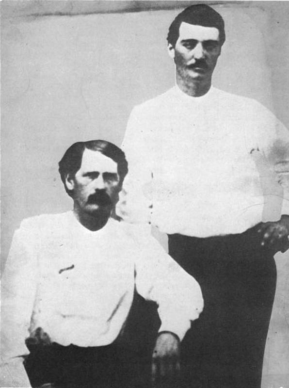Wyatt Earp a Bat Masterson v roce 1876 v Dodge City, kdy oba působili ve službách zákona